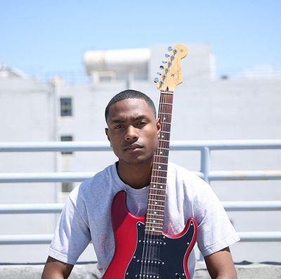 たった16歳で、全米の大人気バンドにギタリストとして加入した心境は 
