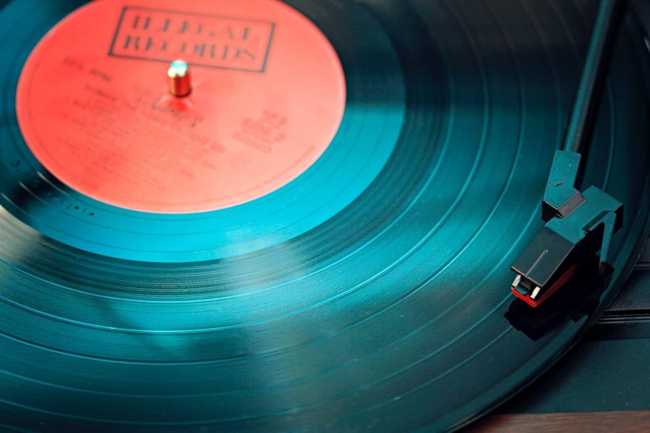 Vinyl Outsells CDs For the First Time in Decades