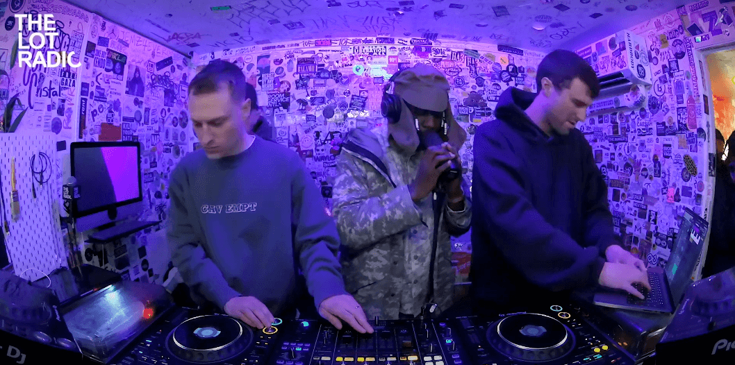 Fred again.. & Overmono & Lil Yachtyが共演するレアなDJセット動画が