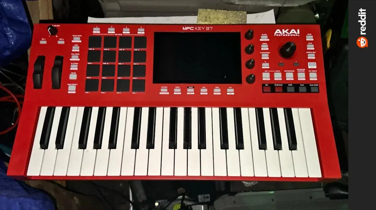 AKAI professional、鍵盤付きMPC「MPC KEY」の37鍵バージョンを新たに AKAI professional、鍵盤付きMPC「MPC KEY」の37鍵バージョンを新たに